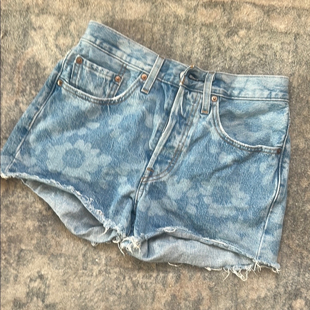Levi's unique floral 501 Blue Denim Cutoff Shorts - Picture 3 of 6